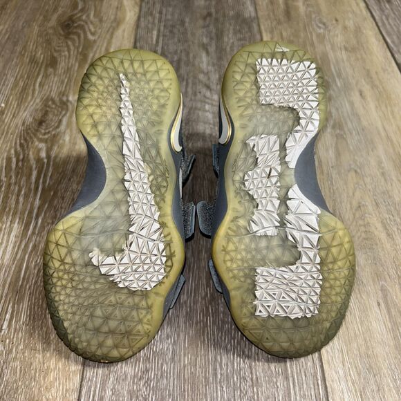 Nike Lebron Soldier Gray Platinum Youth Size 10.5C 918368-010 Basketball Shoes - Picture 10 of 11